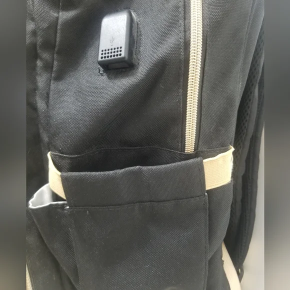 VGUC intricate laptop-friendly backpack w matching lunchbag - Picture 8 of 13